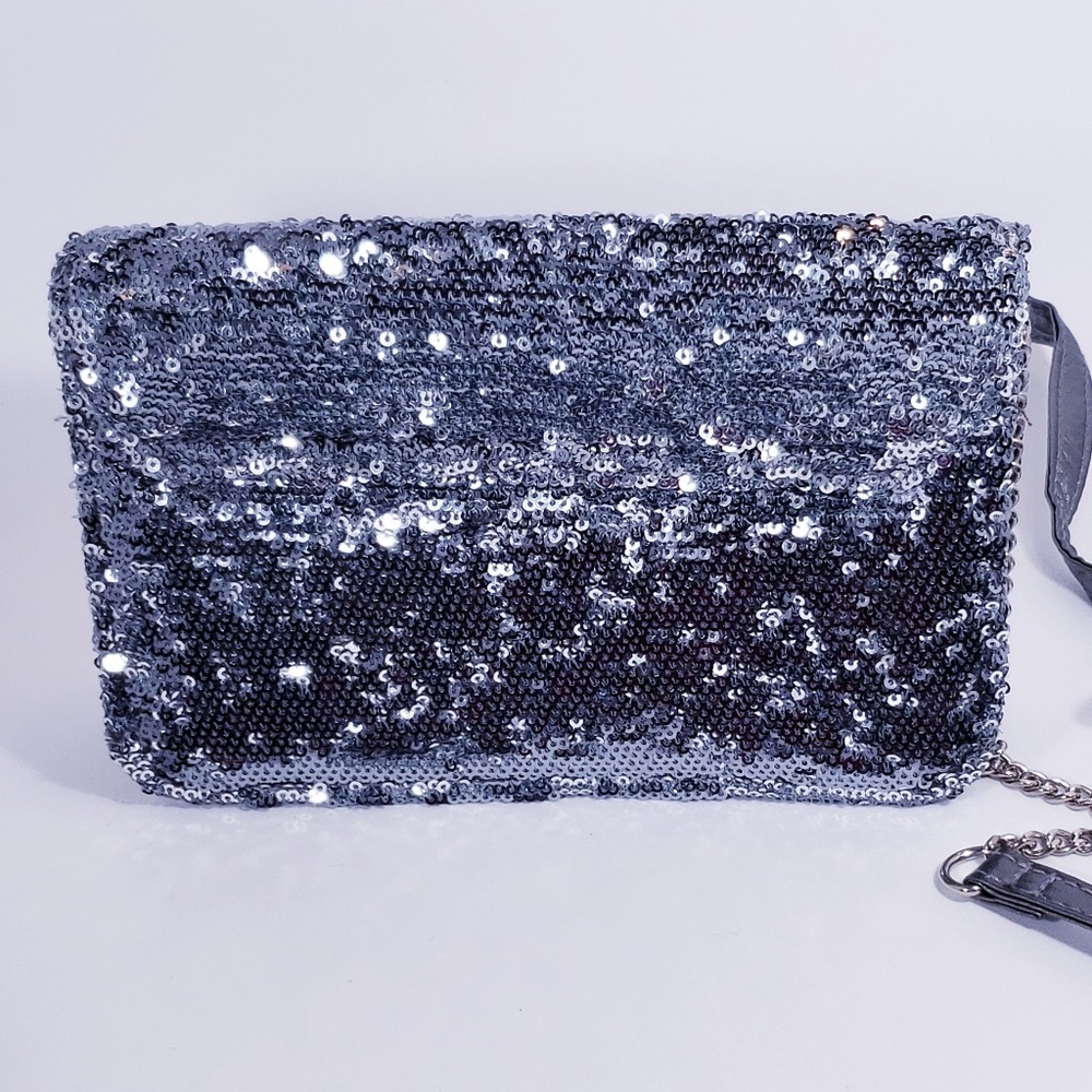🍀Host Pick🍀Xhilaration Silver Sequined Clutch - Picture 2 of 7